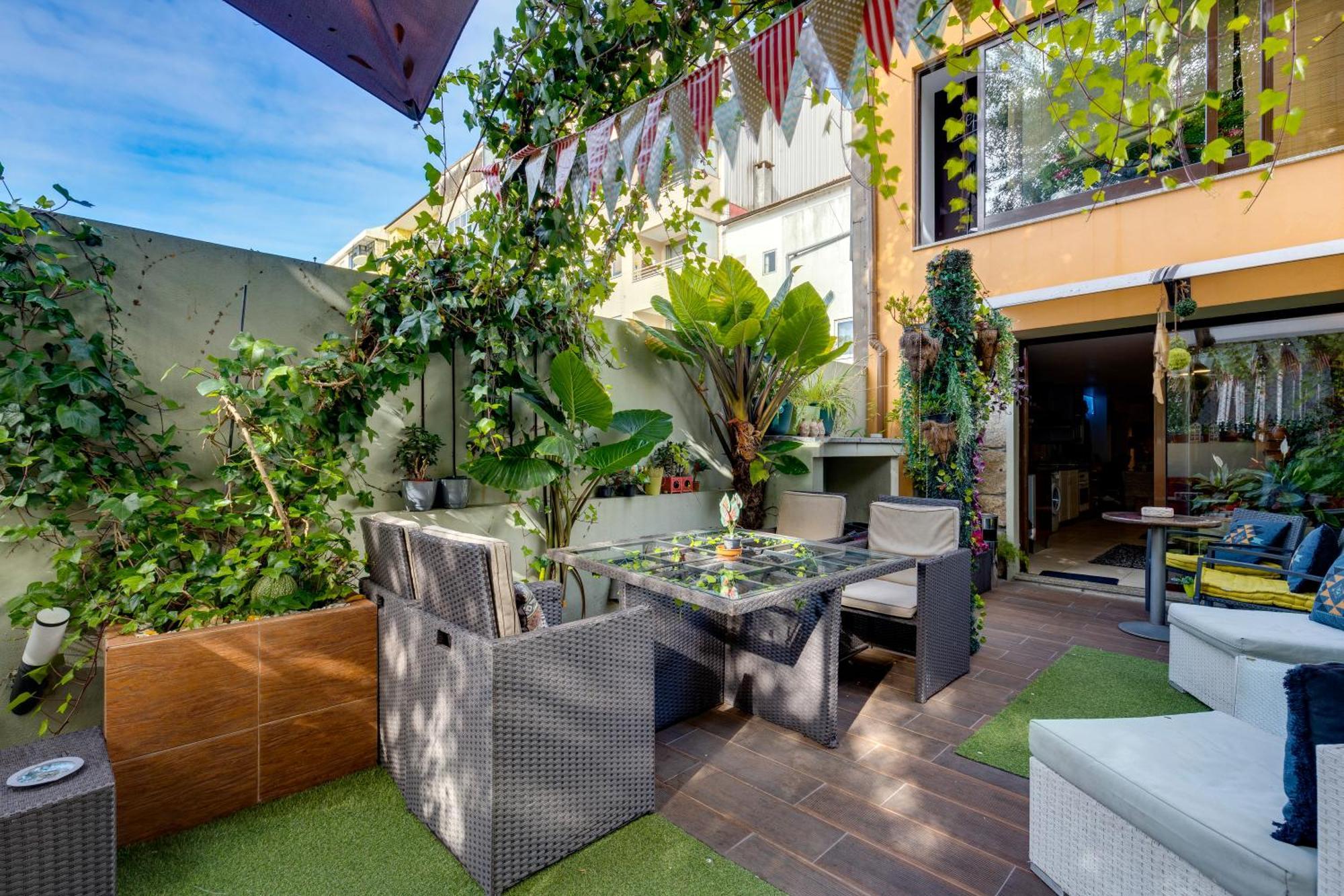 Garden In Town Hostel Порту Экстерьер фото